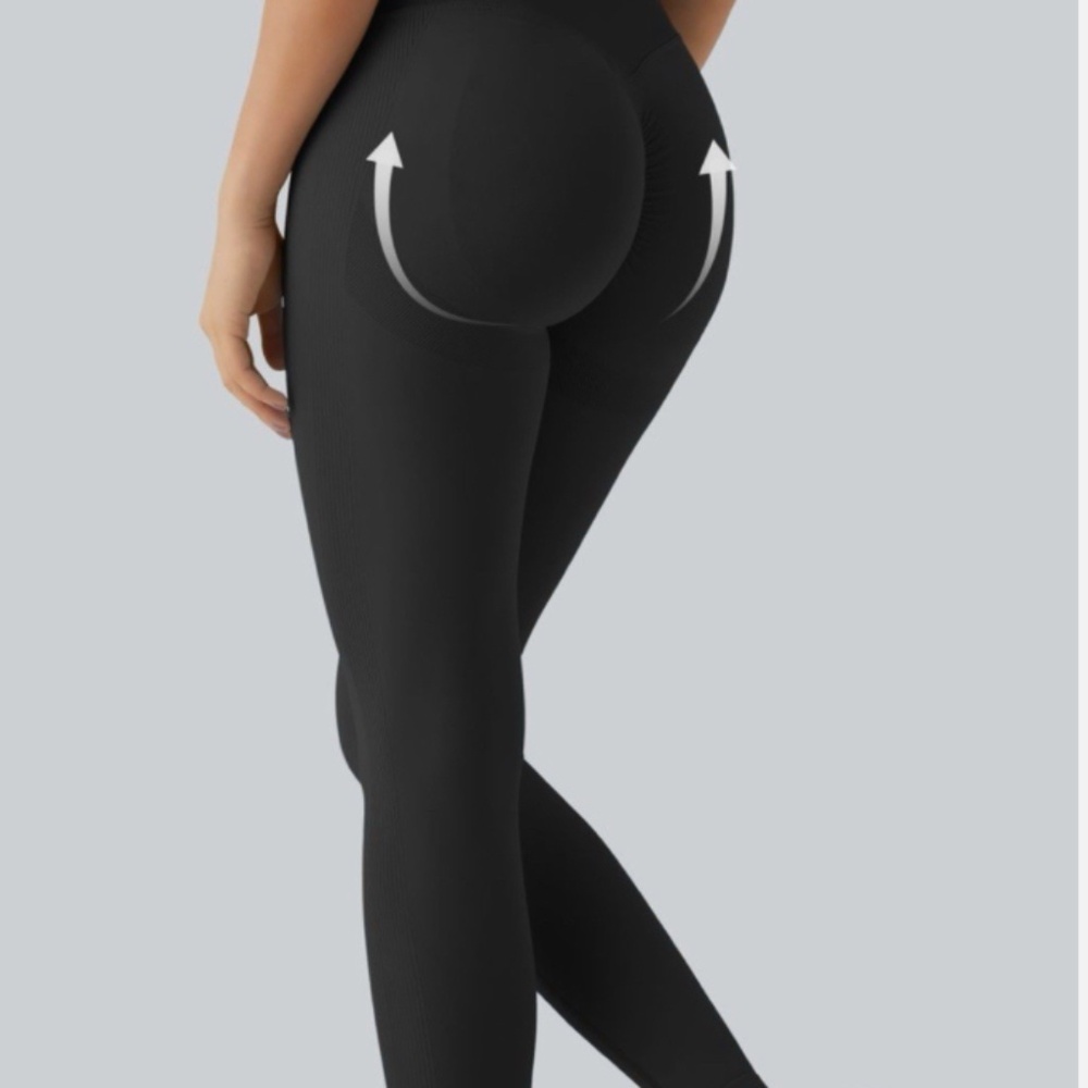 Halara Seamless Flow High Waisted Butt Lifting Leggings Black Size Med 7/8- New